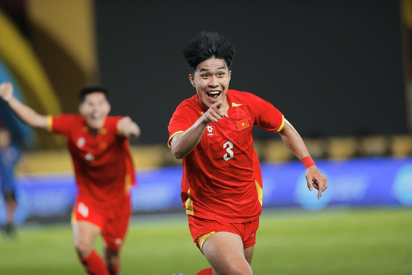 SEA Games 33: Vietnam defeat Thailand 3-2 after extra time to claim men's football gold medal
